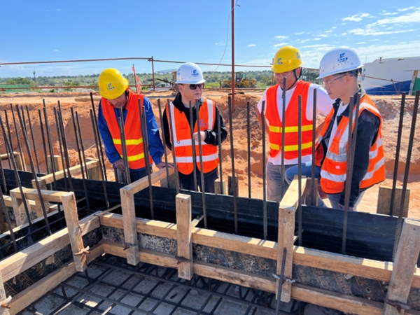 集團領導赴莫桑比克一線短期工作